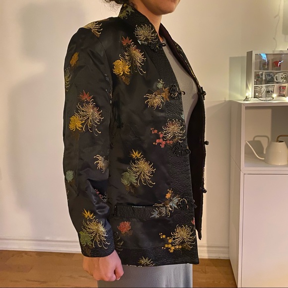 Black embroidered reversible chinoiserie jacket - Picture 2 of 9